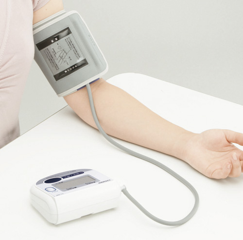 Hình ảnh hướng dẫn sử dụng máy đo huyết áp điện tử bắp tay Citizen CH-453 AC